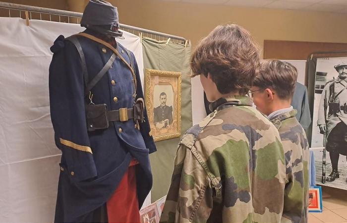 middle school students from Gironde dig trenches and simulate an attack to better understand the hell of war