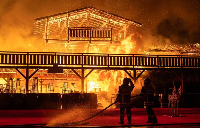 Devastating fire at the Barcarès Christmas village: the Christmas market partially destroyed before its opening