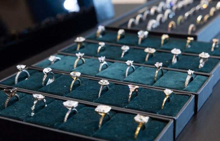 DIX30 district | A jewelry store where you can try on engagement rings at will