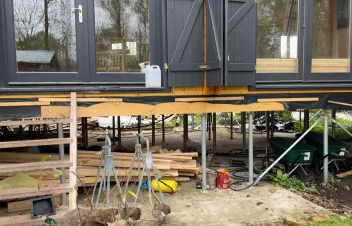 one year after the floods in the Guînes marsh, the refuge of the educational park rebuilt on stilts