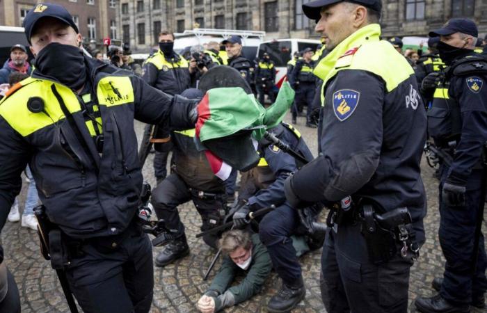 Tensions within the Dutch government coalition after violence between supporters in Amsterdam