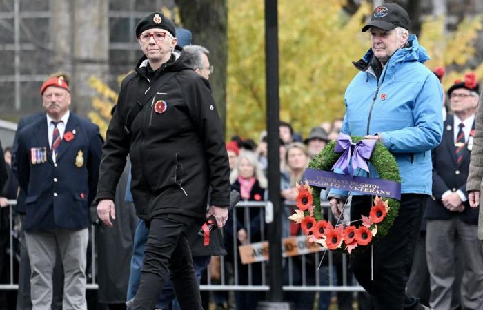 Remembrance Day | Victims of the ‘LGBT purge’ in the army lay a wreath