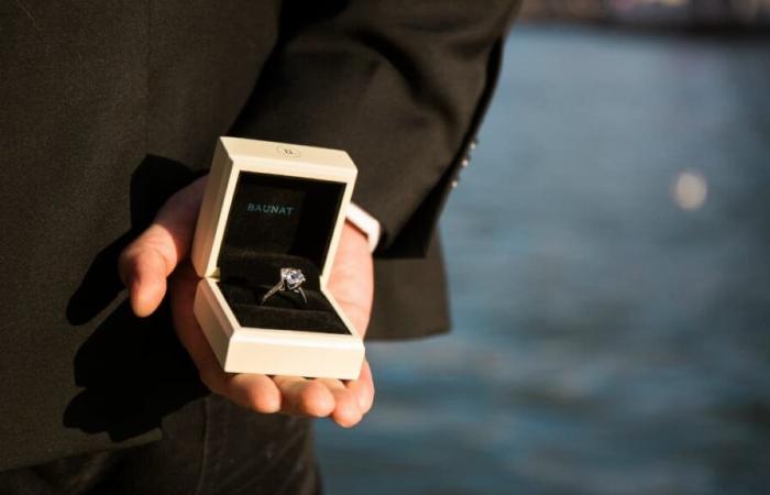 Her fiancé leaves her before the wedding, she must return her $70,000 ring