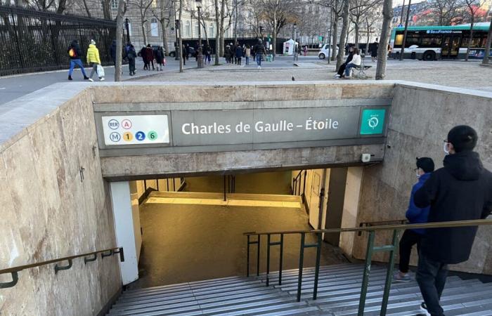 why are several metro and RER stations closed this Monday in Paris?