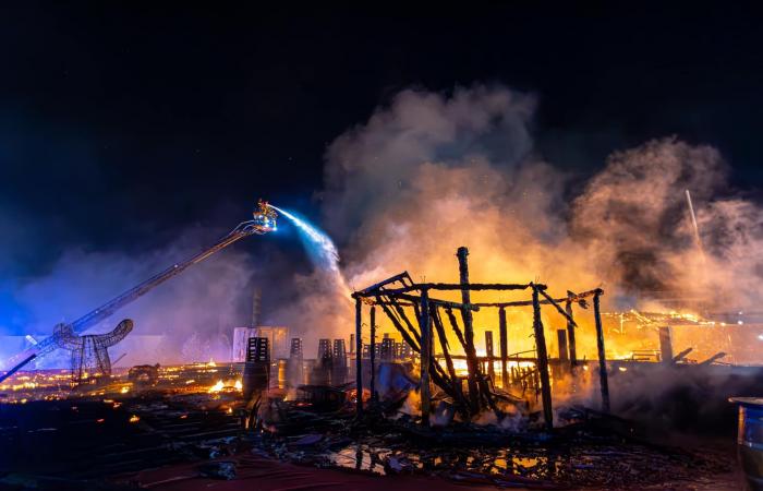 Devastating fire at the Barcarès Christmas village: the Christmas market partially destroyed before its opening