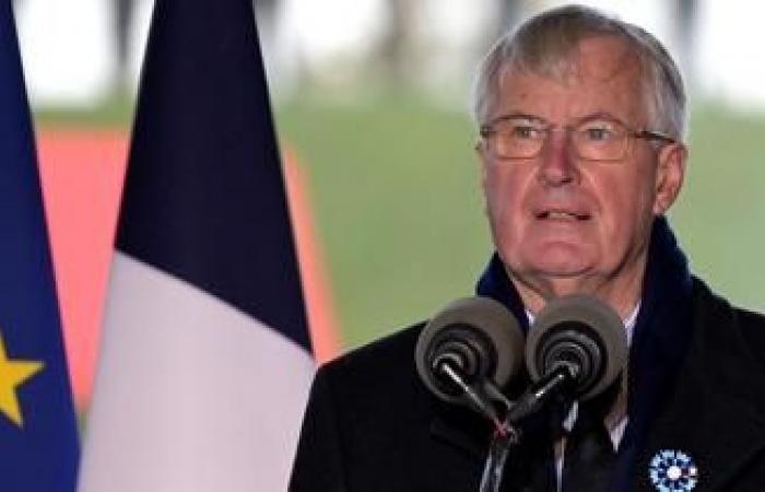 if Jean-François Copé considers that France “does not need” November 11, Michel Barnier maintains that he is “attached” to it