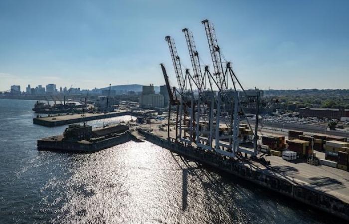 First day of lockout at the Port of Montreal