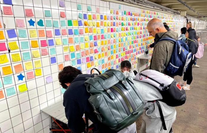 In the New York subway, the return of “Post-it therapy”