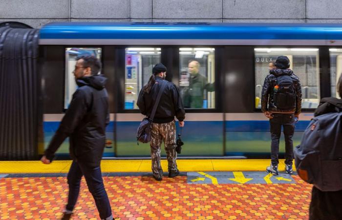 Montreal Metro | A text message to report incivility