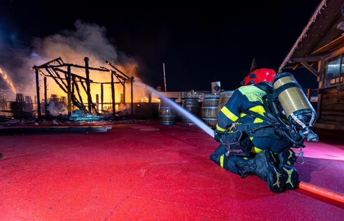 Devastating fire at the Barcarès Christmas village: the Christmas market partially destroyed before its opening