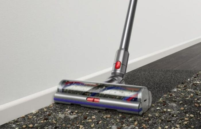 The price of the Dyson v15 vacuum cleaner drops, Black Friday has nothing to do with it