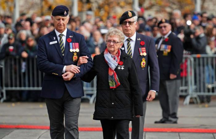 Canadians commemorate Remembrance Day across the country