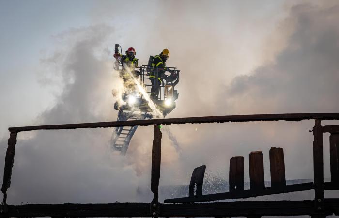 Devastating fire at the Barcarès Christmas village: the Christmas market partially destroyed before its opening