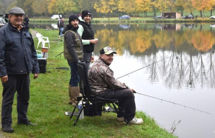 Montenay. The fishing season ends at the communal pond