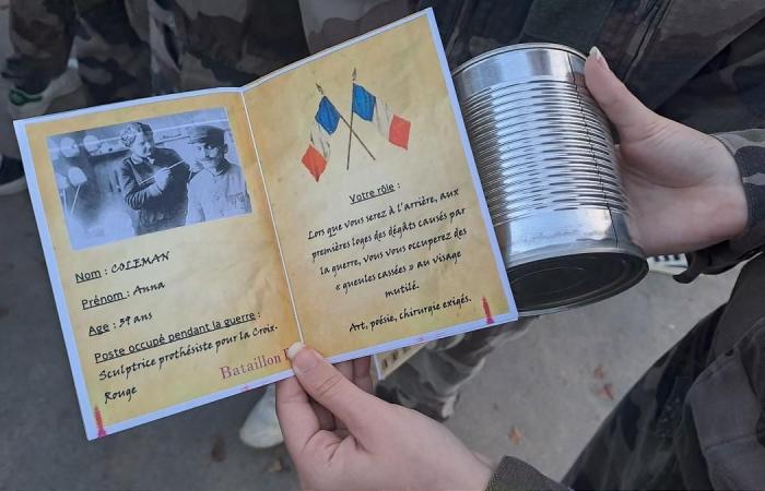 middle school students from Gironde dig trenches and simulate an attack to better understand the hell of war