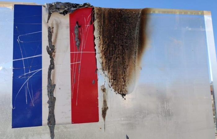 The stele in tribute to the victims of the terrorist attacks vandalized in Marseille