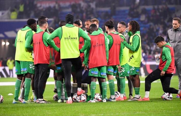 homophobic chants heard at Groupama Stadium