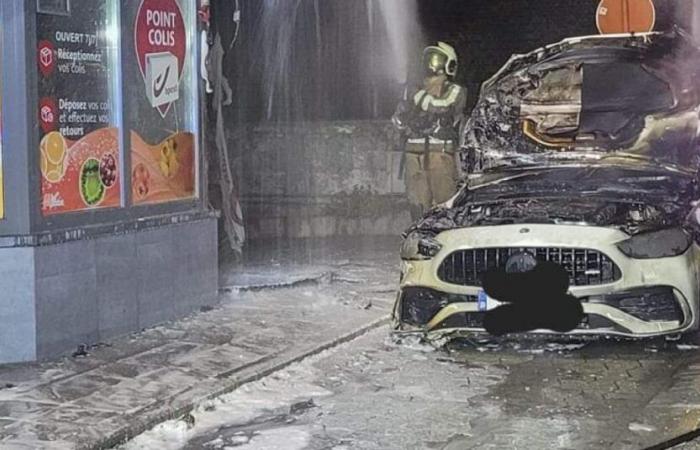 A car catches fire next to a convenience store in Marcinelle