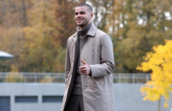 French team: sobriety and elegance for Lille's Lucas Chevalier on his arrival at Clairefontaine