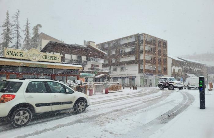 The magnificent images of the first snowflakes in Isola and Valberg