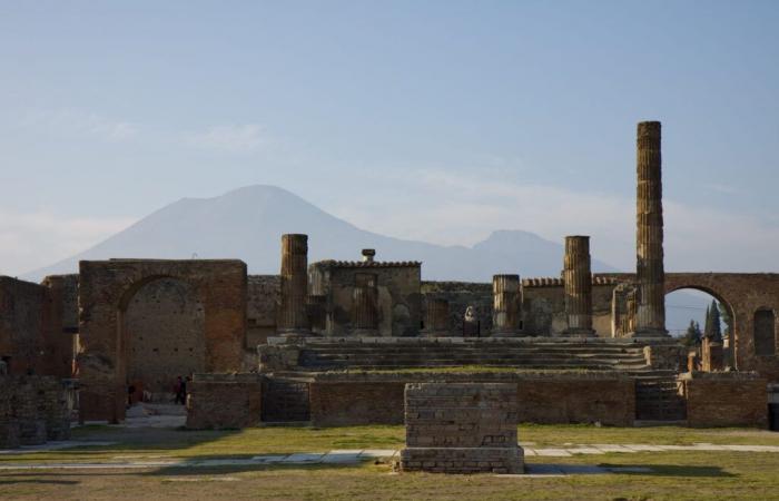 Like Pompeii, these 3 very popular tourist sites also limit the number of tourists