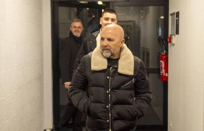 are you satisfied with the arrival of Jorge Sampaoli? Give us your opinion