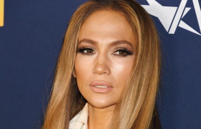 On the red carpet, Jennifer Lopez appropriates Brigitte Bardot’s signature hairstyle