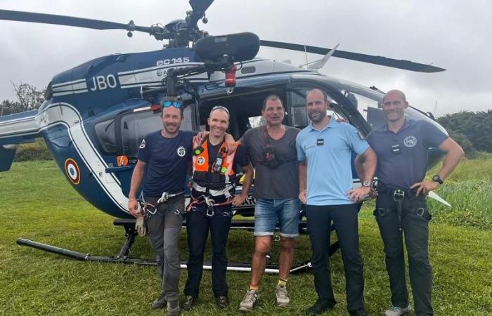 suspended above the void, 500 meters from the ground, Marc Lièvremont rescued by the gendarmes in Reunion