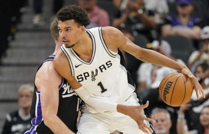 Spurs use dominant second half to put away weary Kings