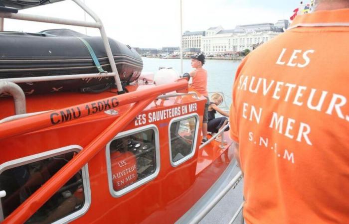 Channel: four people, including a one-year-old girl, rescued at sea after several days adrift