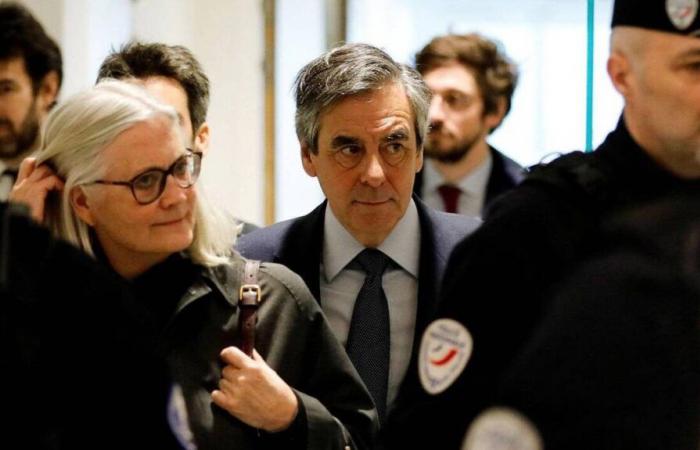 the Fillon couple offers to repay nearly €700,000 over ten years