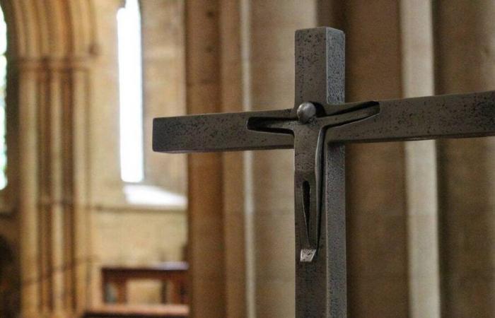 hosts and their cup stolen from a church in the Somme