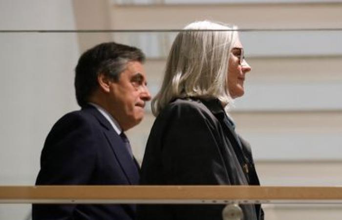 François Fillon proposes to pay nearly 700,000 euros to the National Assembly