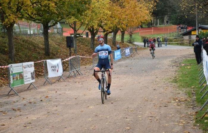 The Belmont-de-la-Loire cyclo-cross still attracts so many people