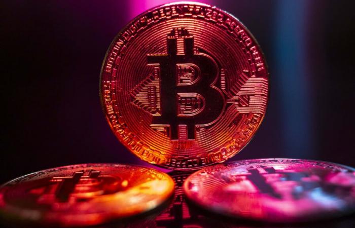 Bitcoin resumes its climb, briefly touching $90,000 in late afternoon trading