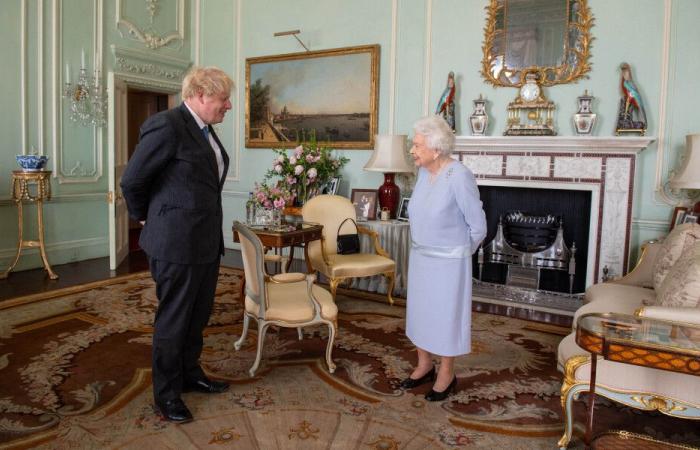 When Elizabeth II rejoiced at the departure of “that idiot” Boris Johnson