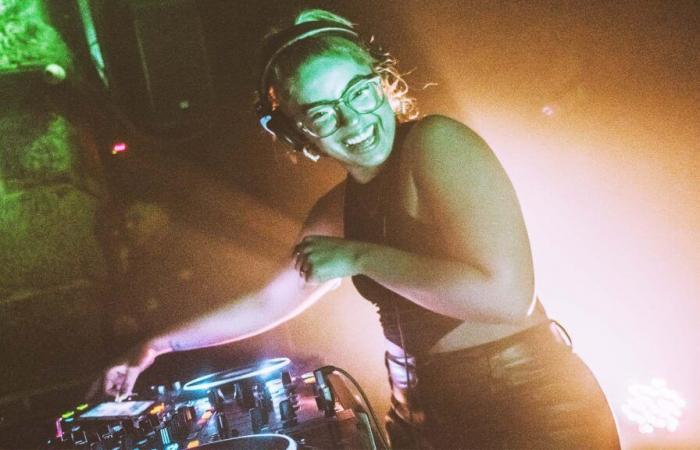 the DJ who mixes baile funk, drum'n'bass and rave will play in Paris