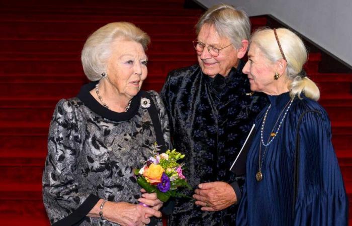 Princess Beatrix attends a ballet before leaving for the Caribbean