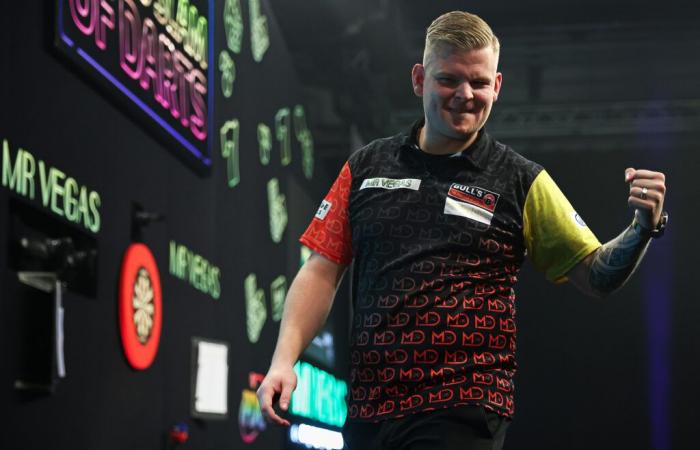 De Decker & Joyce stun Smith & Van Gerwen at Grand Slam of Darts