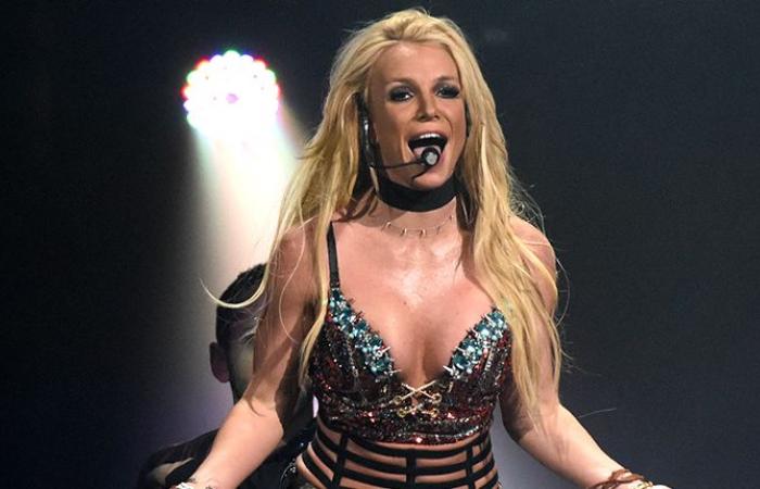 In 2016, Britney Spears tried to warn us about her distress and today we have video proof