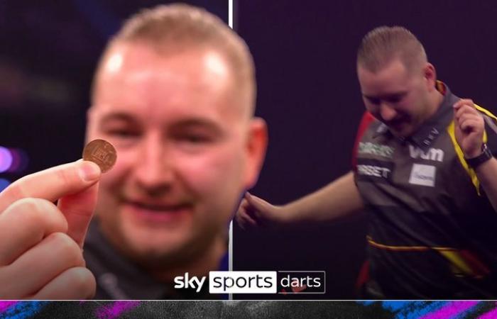 Grand Slam of Darts 2024: Michael van Gerwen and Michael Smith suffer shock early exits after defeat to Ryan Joyce | Darts News