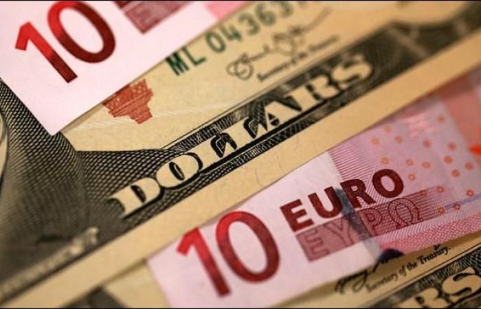 Eur/usd: Struggling against the dollar, the euro falls to a one-year low