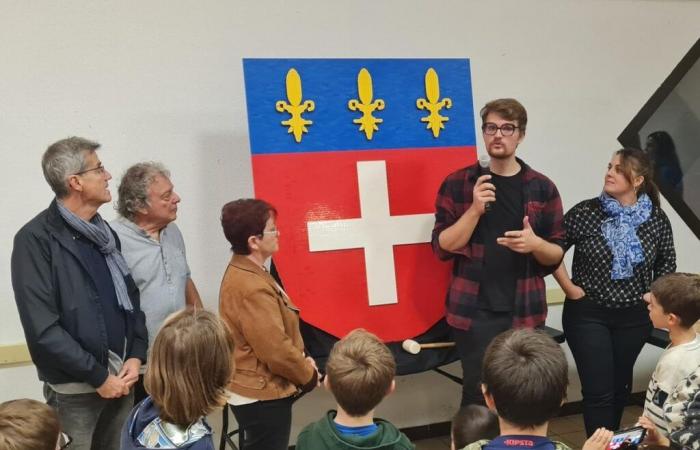 Saint-Pastour schoolchildren build the town's coat of arms in Lego