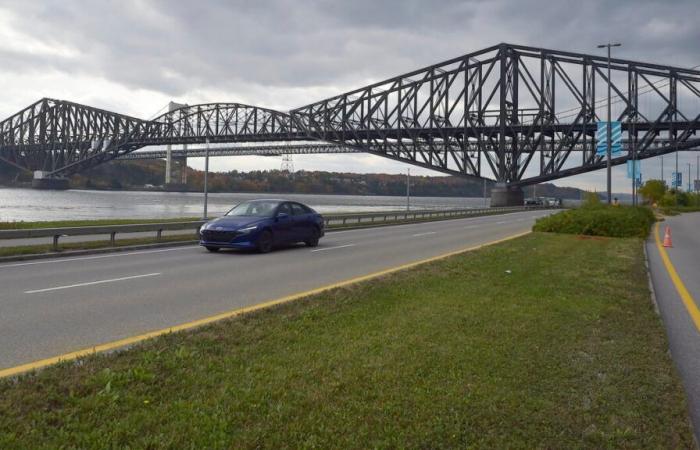 The Quebec Bridge has the carrying capacity to accommodate the transport of goods