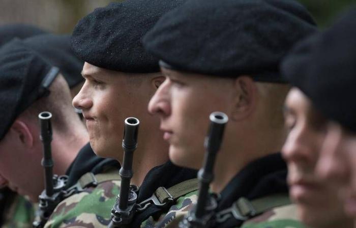 In parliament, some are considering delaying the increase in the army budget until 2032 or 2033