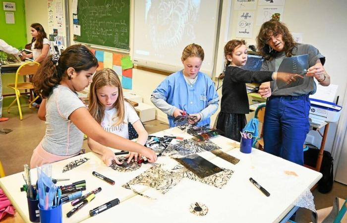 In Plougasnou, students make a sea monster for the Bay of Books festival [En images]