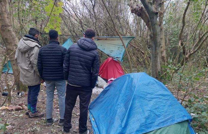 In the north of France, exiles demonstrate their desire to cross the Channel