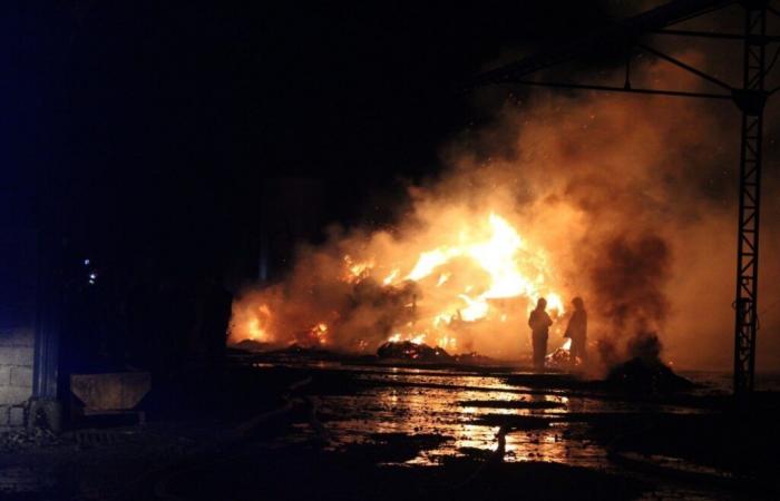 Fire in an agricultural shed in the Oise, firefighters on site to put out the fire