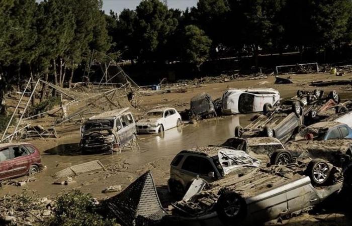 Closure of schools and evacuation of thousands of people in anticipation of further flooding