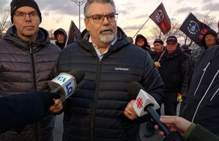 The end of a very long conflict at the port of Quebec after almost 27 months